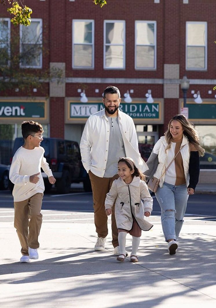 Live-Family-Walking-in-Downtown Live-Family-Walking-in-Downtown
